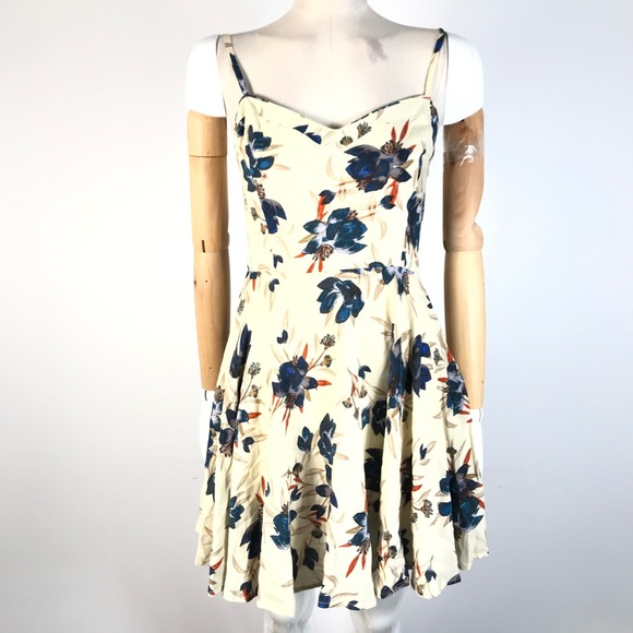Talula Dresses & Skirts - Talula dress floral